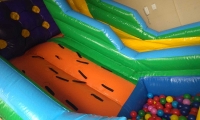 Toboga-com-escalada-e-Piscina-de-Bolinhas-