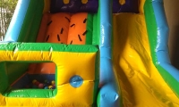 Toboga-com-escalada-e-Piscina-de-Bolinhas-Frente-