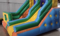 Toboga-com-escalada-e-Piscina-de-Bolinhas-Lado-